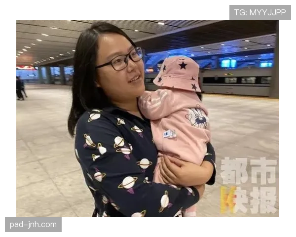 小威训练完直接拎着爱马仕去接娃，这妈当得也太飒了吧